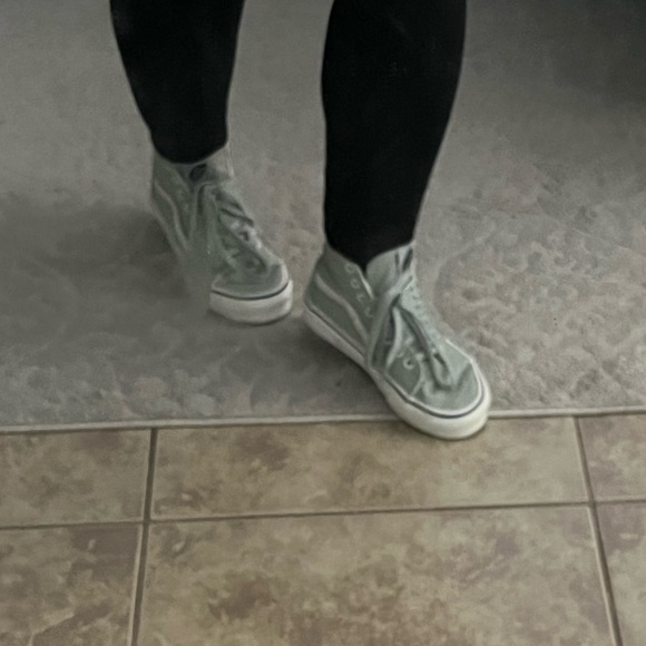 High top Vans size 5 great condition gently worn - Picture 5 of 5